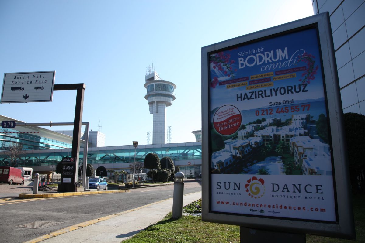 Durukan Reklam Ataturk Havalimani Pano A-19